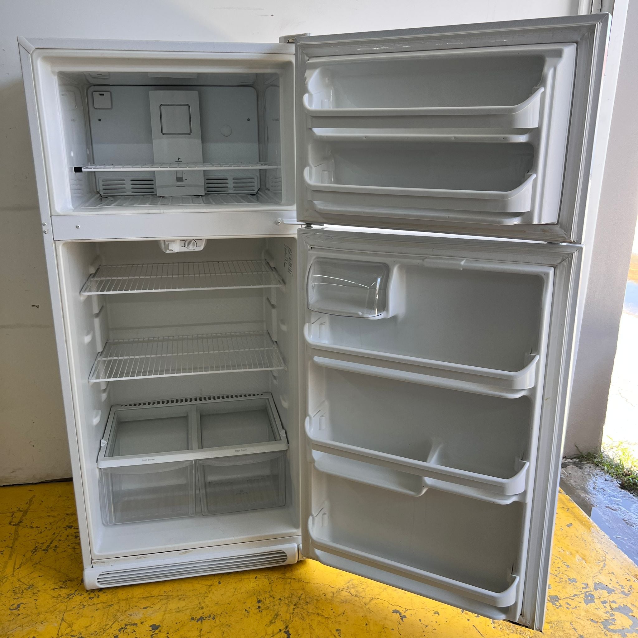 Frigidaire Top and Bottom Refrigerator Frigidaire Top and Bottom Refrigerator